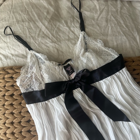 NWT Victoria Secret lingerie - Picture 2 of 3